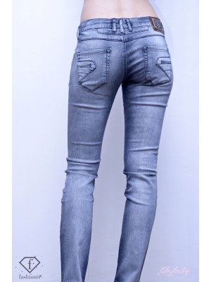 Blugi de culoare deschisă